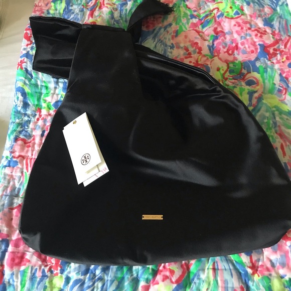 Tory Burch Handbags - Tory burch Eleanor satin bag. NWT comes w/dust bag